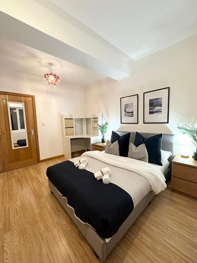 Retreat To A Stylish Ensuite In Londra Exterior foto